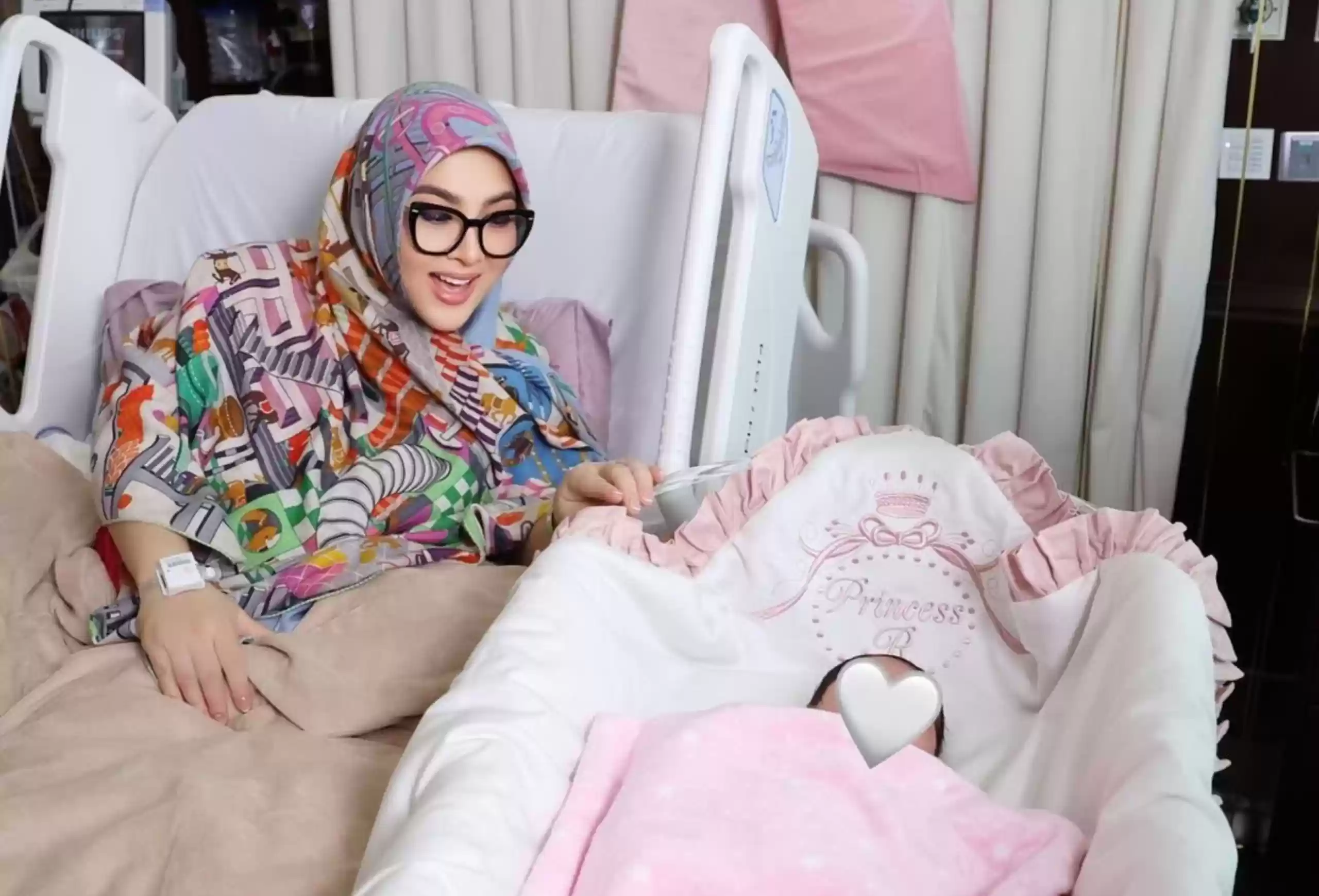 Syahrini Sambut Kelahiran Anak Pertama di Hari Ulang Tahunnya