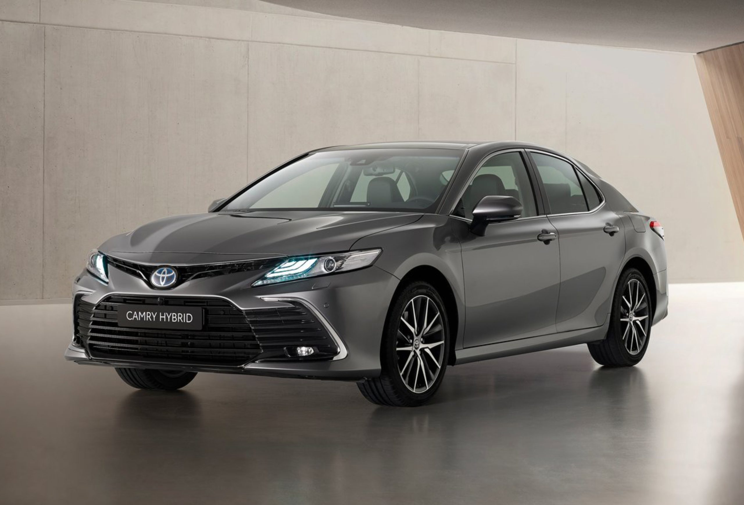 Review Toyota Camry 2024: Menyajikan Kenyamanan dan Teknologi Terkini
