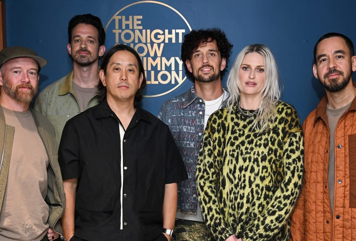Meski Sudah Umumkan Vokalis Baru, Linkin Park Sebut Chester Tetap di Hati