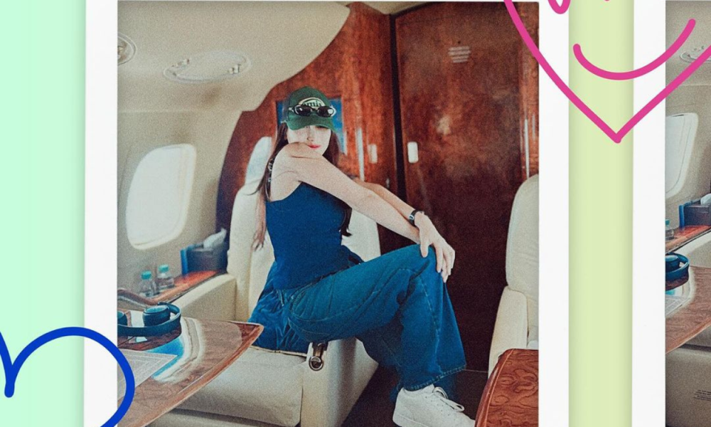 Ayu Ting Ting Tampil Stylish ala Idol K Pop Saat Naik Private Jet