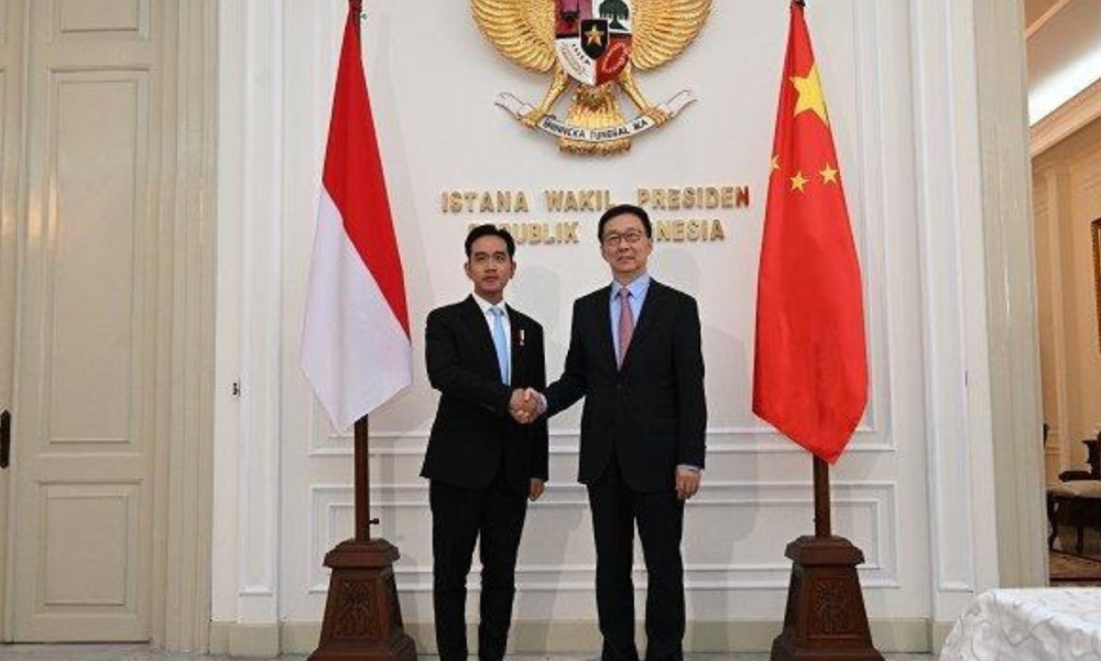 Gibran Rakabuming Raka Menyambut Wakil Presiden China Han Zheng di Istana Wapres