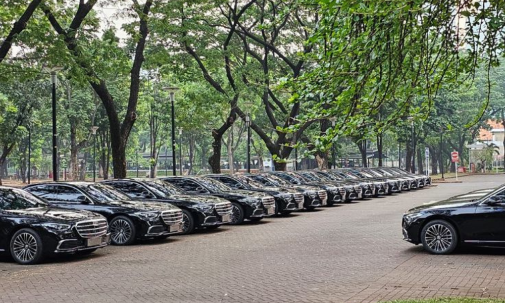 Jelang Pelantikan Prabowo Gibran, Puluhan Mercy S Class Disiapkan untuk Tamu Negara