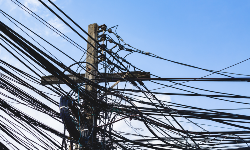 Mulai Tahun Depan, Kabel Udara di Kota kota Besar Indonesia Dipindahkan ke Tanah