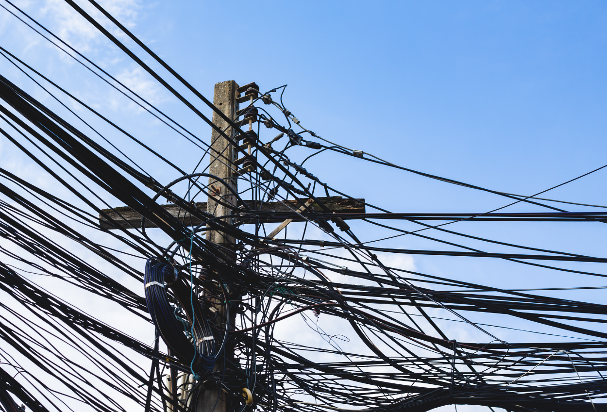 Mulai Tahun Depan, Kabel Udara di Kota kota Besar Indonesia Dipindahkan ke Tanah