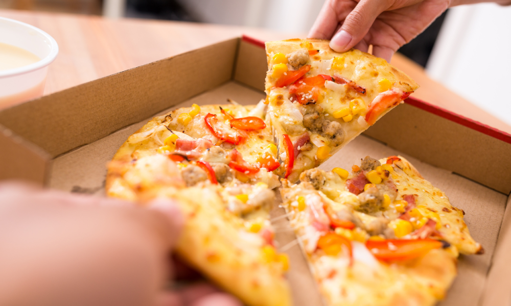 Pilot di Amerika Bagi Pizza ke Penumpang Imbas Penerbangan Ditunda