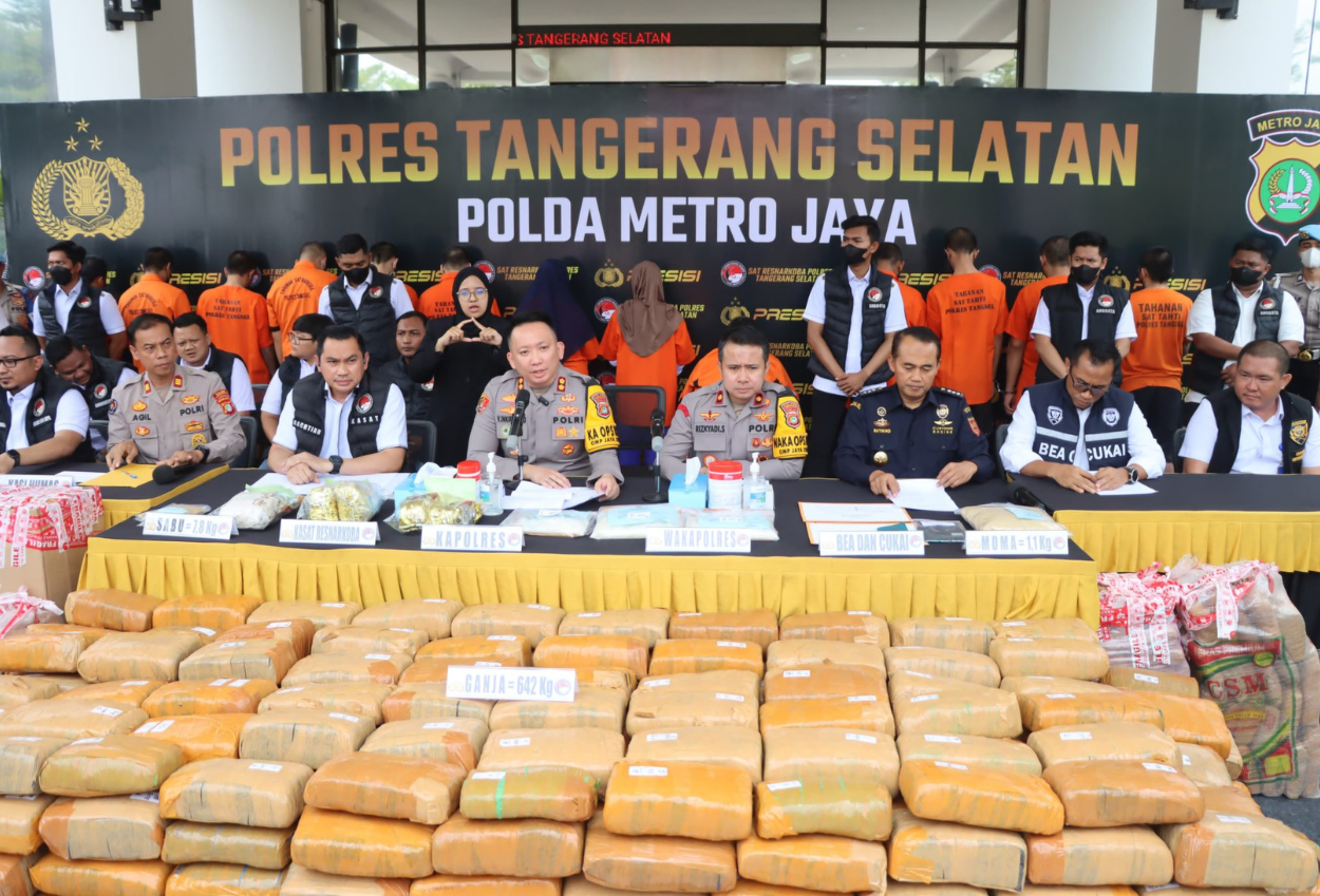 Polres Tangsel Gagalkan Peredaran 642 Kg Ganja dari Jaringan Pengedar Sumatra Jawa