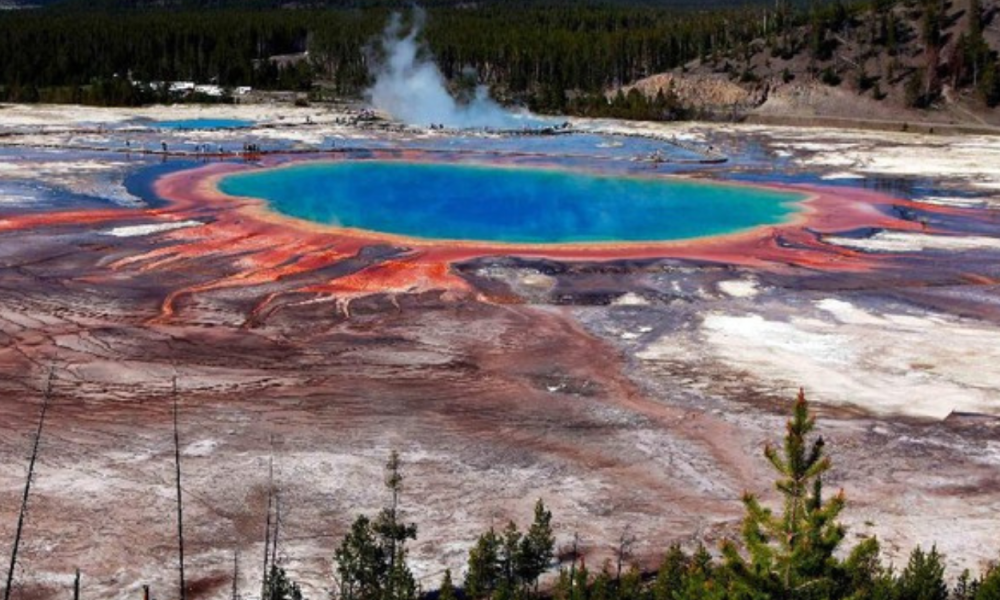 Pria Jatuh ke Sumber Air Panas Yellowstone, Tubuhnya Langsung Larut