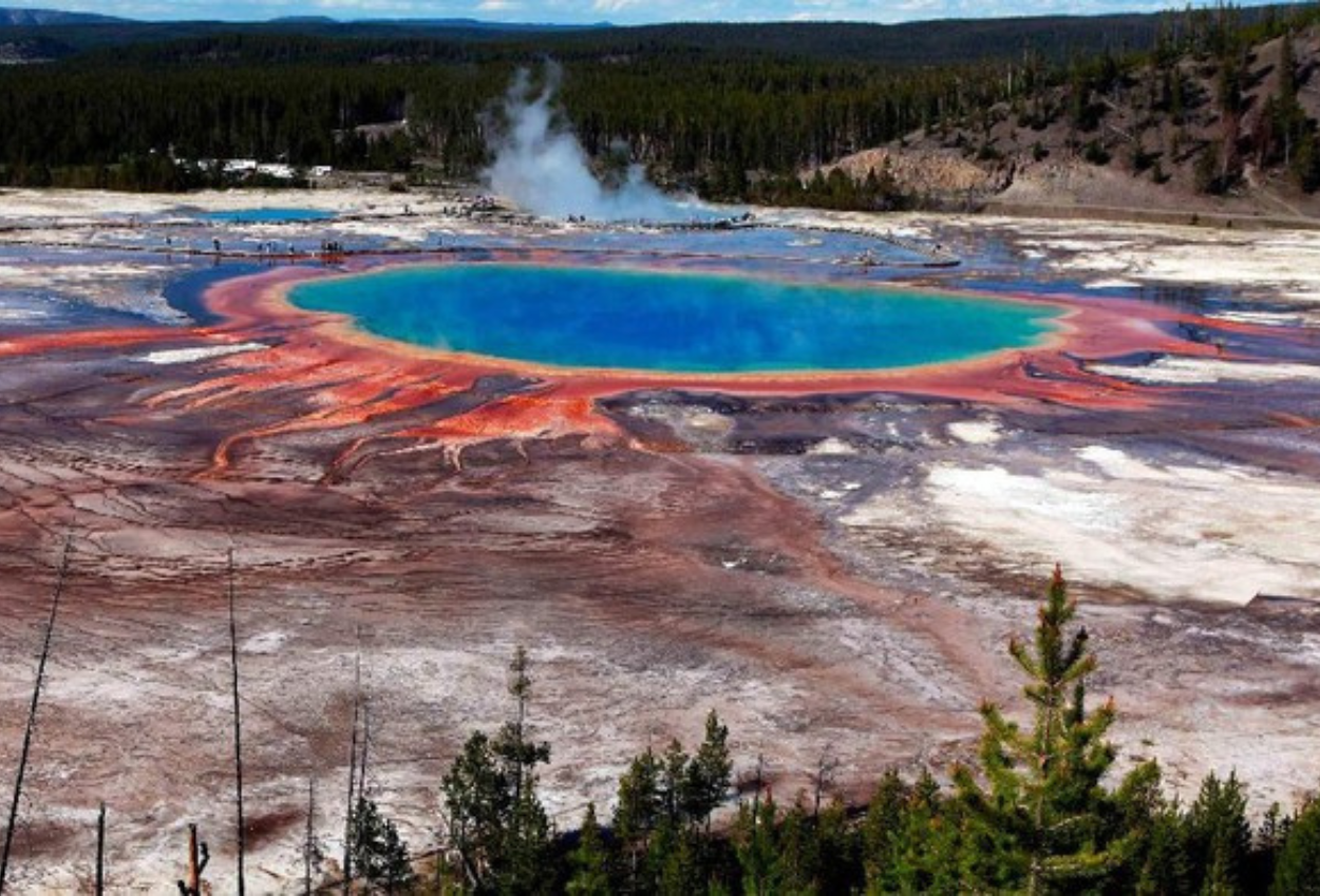 Pria Jatuh ke Sumber Air Panas Yellowstone, Tubuhnya Langsung Larut