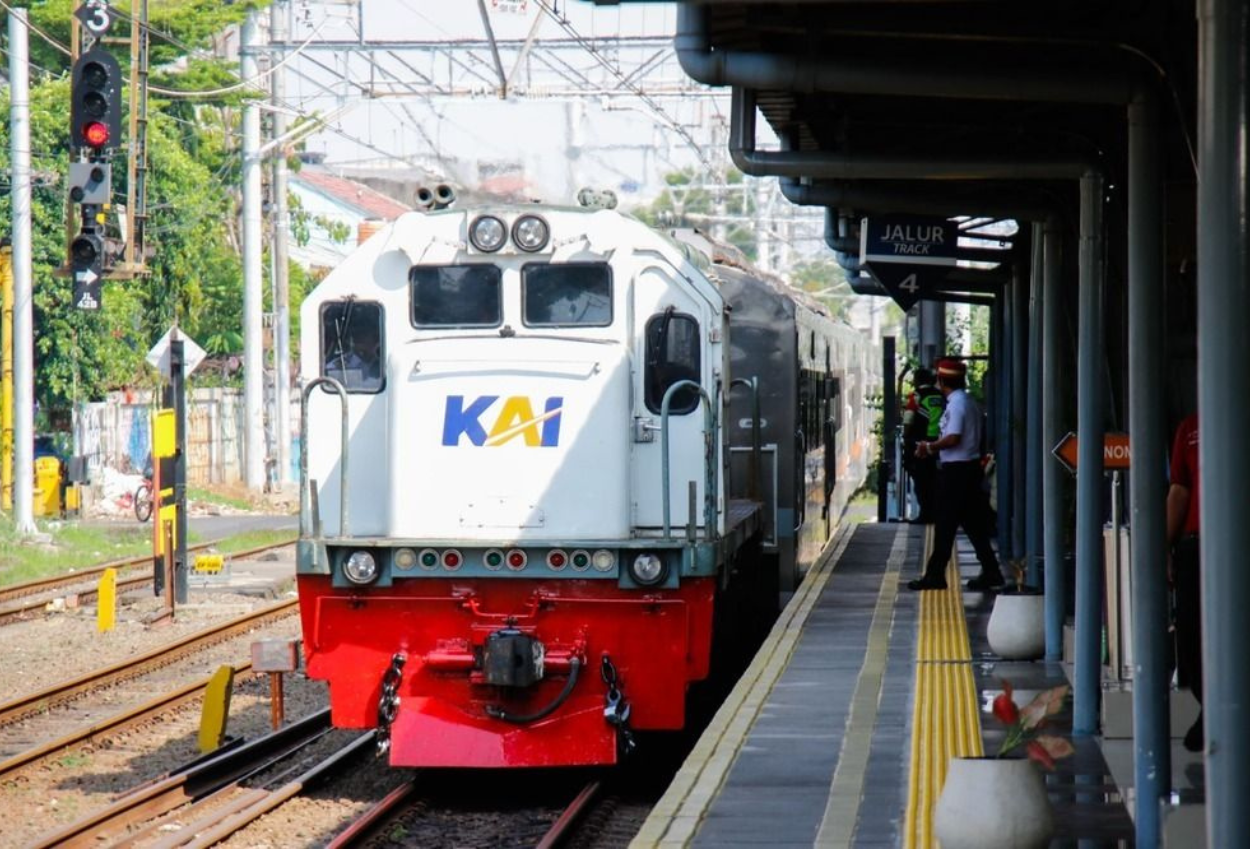 Pria di Bandung Tewas Usai Nekat Lompat Saat Kereta Api Lewat, Diduga karena Depresi