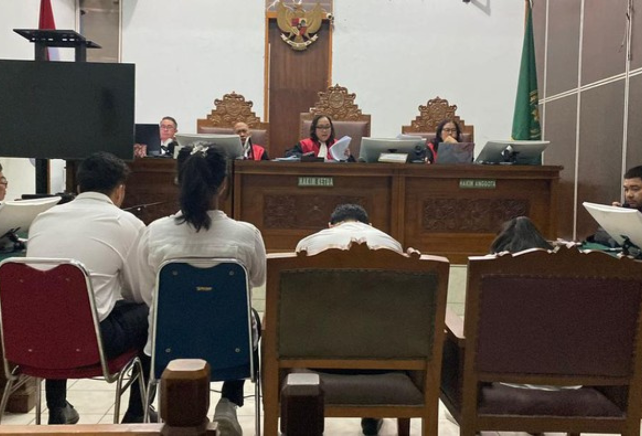 Siskaeee dan Virly Virginia Film Porno Menangis Usai Divonis 1 Tahun Penjara