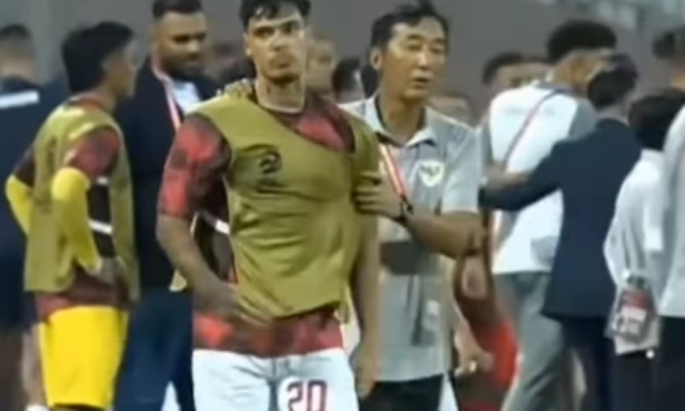 Tak Terima Keputusan Wasit, Shayne Pattynama Layangkan Protes Keras di Akhir Laga Indonesia Vs Bahrain