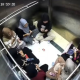 Terjebak di Lift, Mahasiswi Ini Malah Asyik Main UNO