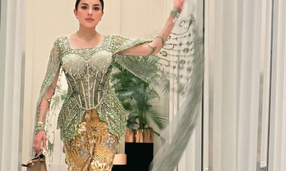Umrah di Tengah Kasusnya dengan Vadel Badjideh, Nikita Mirzani Berdoa Hidupnya Kembali Normal