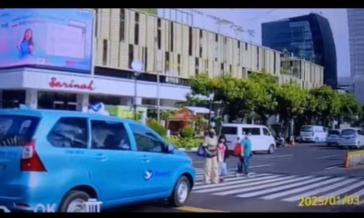 Viral Video, Taksi Ugal ugalan Nyaris Tabrak Pejalan Kaki yang Mau Nyebrang
