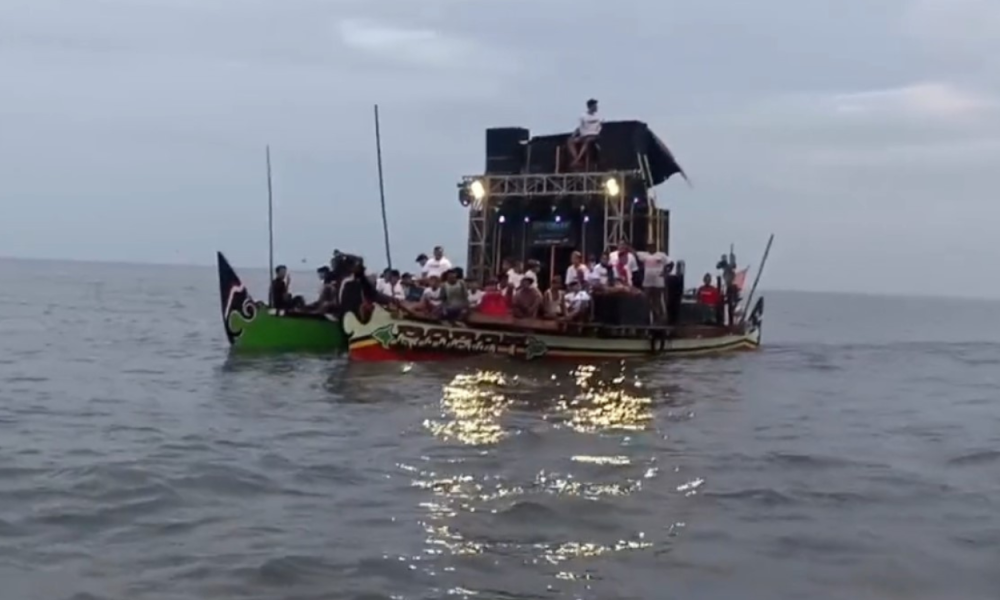 Viral Video, Warga Ramai ramai Gunakan Sound Horeg di Tengah Laut