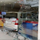 Waduh! Diduga Salah Oper Gigi, Mobil Ini Tabrak Minimarket di Depok