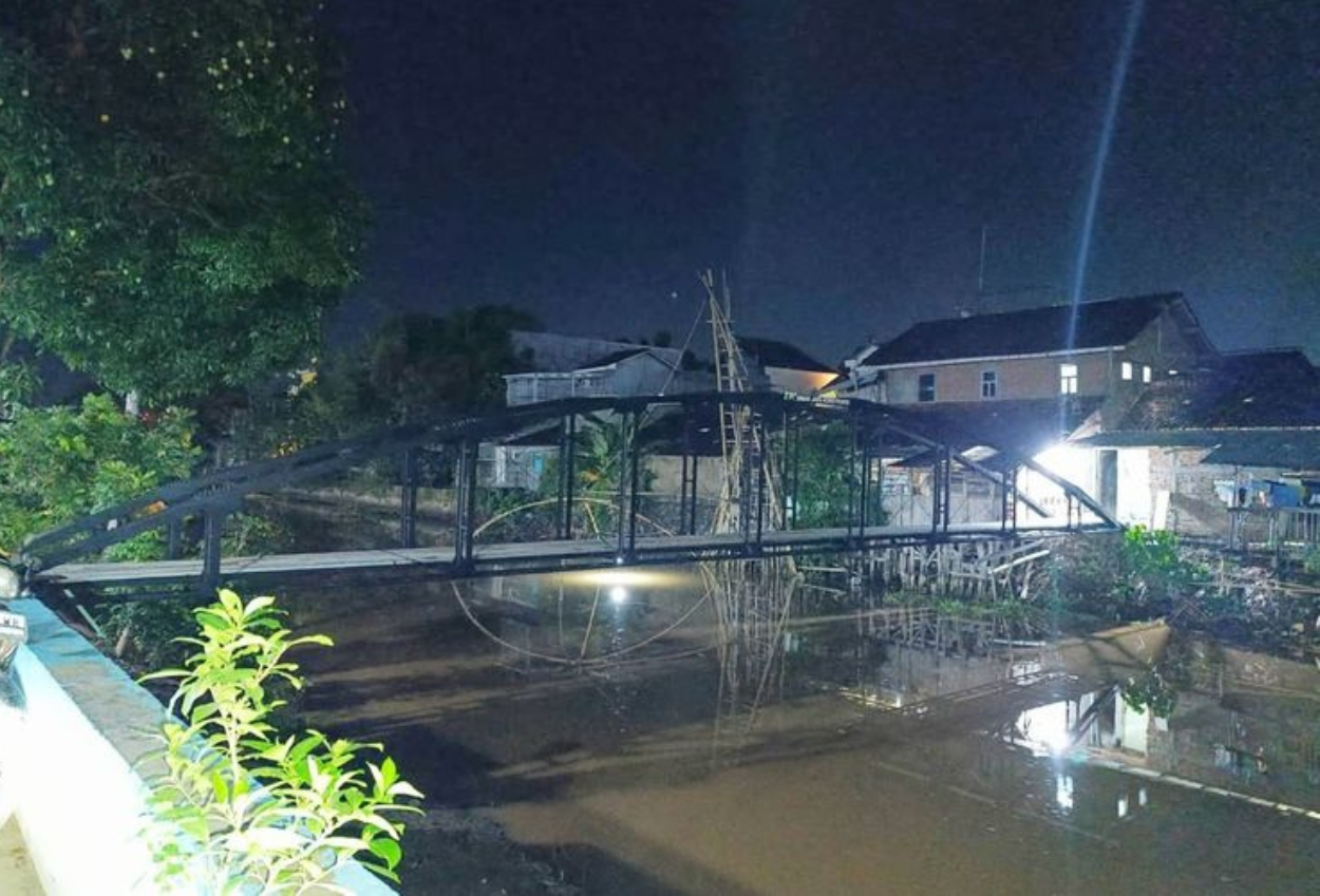 Akses Jalan Ditutup Tetangga, Keluarga di Jepara Bangun Jembatan Rp250 Juta