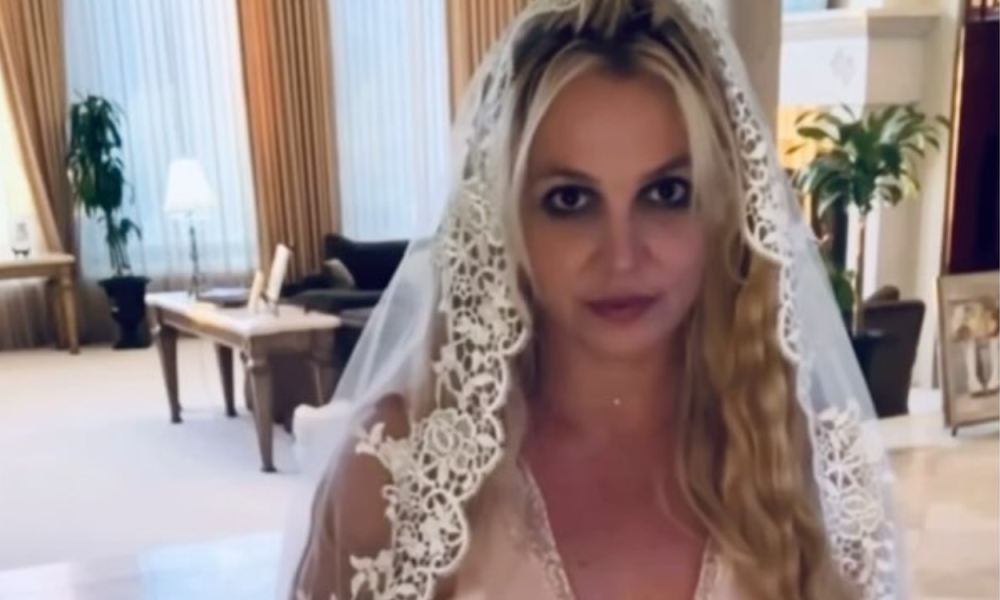 Britney Spears Menikahi Diri Sendiri, Kondisi Mental Jadi Sorotan