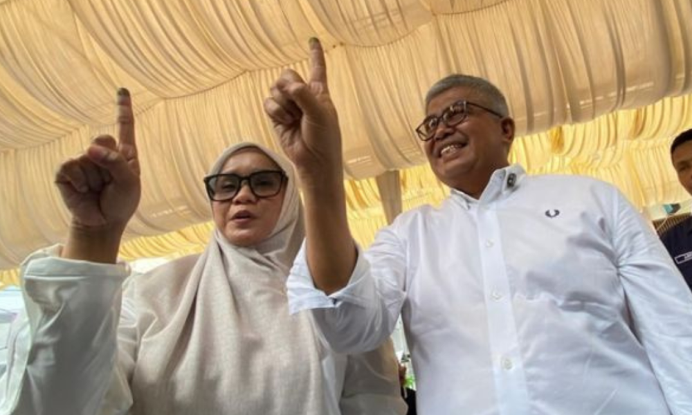 Bustami Hamzah Nyoblos di TPS Kampung Pineung Saya Optimis dan Yakin Menang