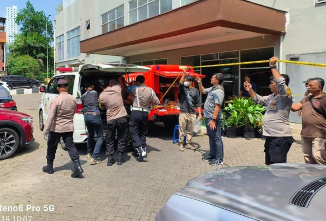 Diduga Bunuh Diri, Mahasiswa ITB Lompat dari Apartemen, Terekam CCTV Menuju Lantai