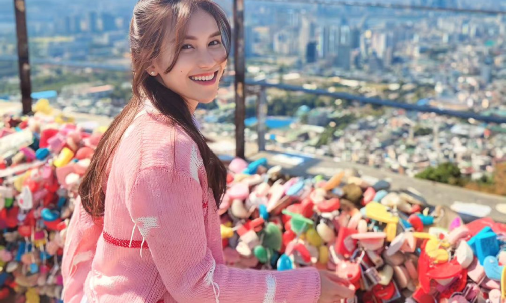 Dukung UMKM Lokal, Ayu Ting Ting Ramaikan Live TikTok yang Sepi