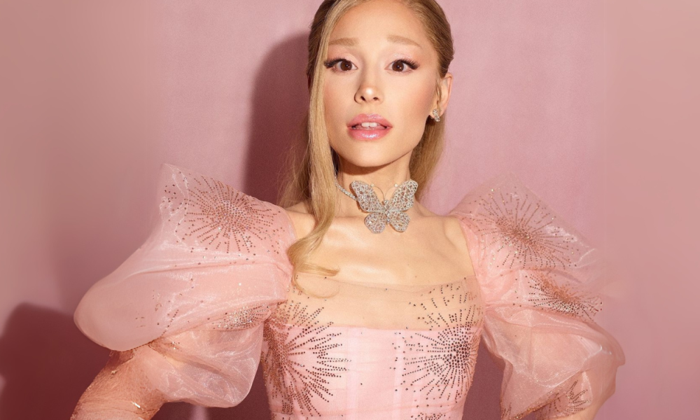 Film Wicked yang Dibintangi Ariana Grande Resmi Tayang, Simak Sinopsisnya di Sini!