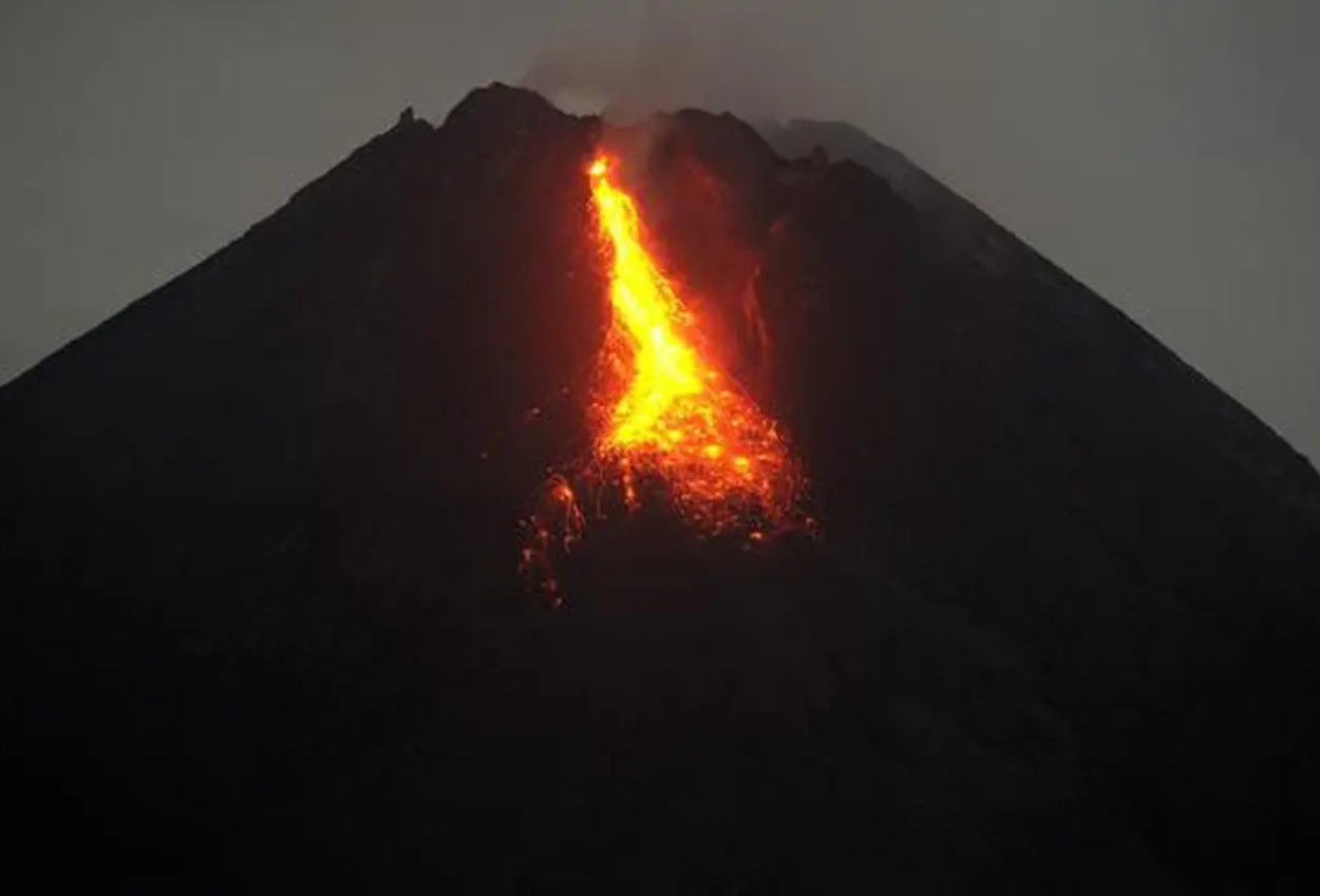 Gunung Merapi Erupsi, Semburkan Lava 11 Kali Sejauh 1,6 km