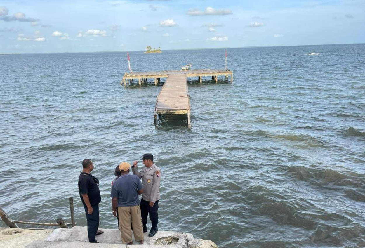 Jembatan Ambruk Saat Penyambutan Anggota DPRD Aru, Puluhan Orang Terluka