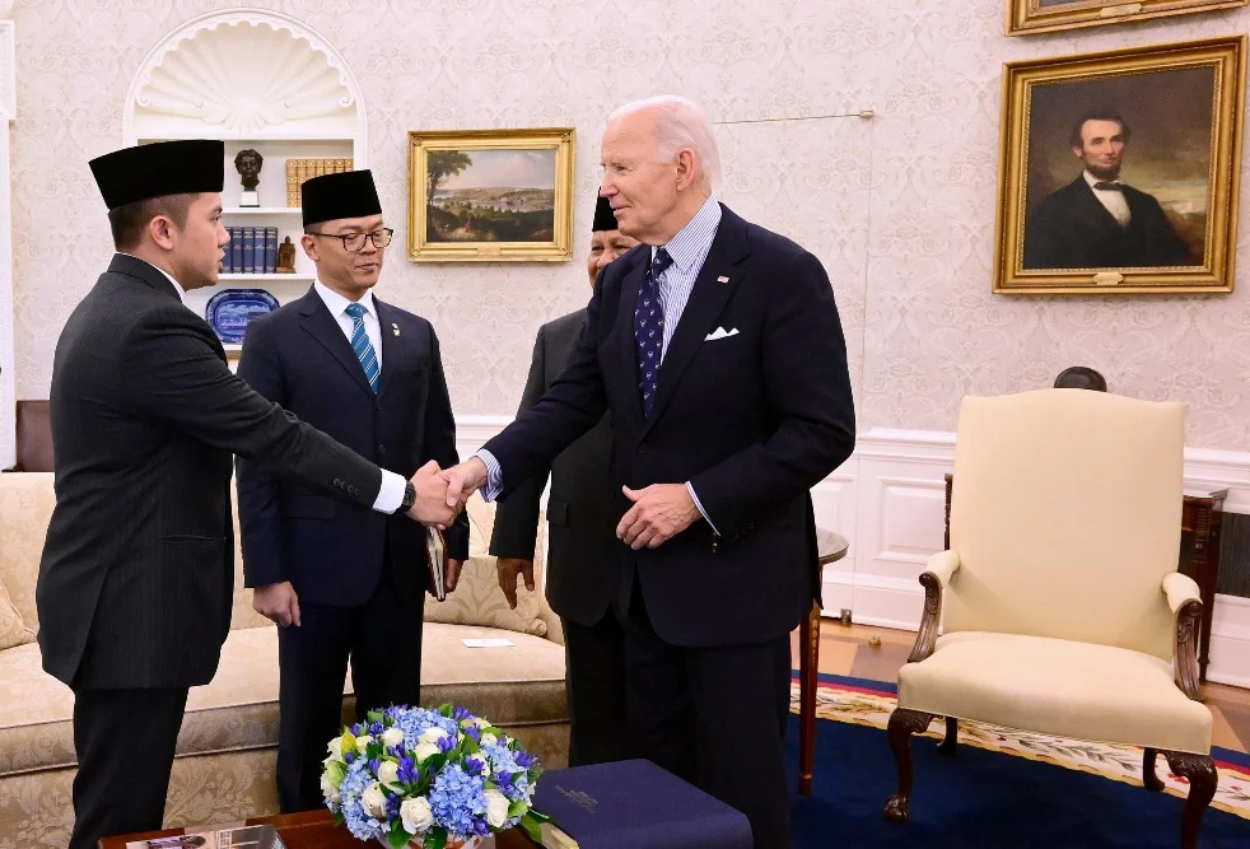 Joe Biden Sapa Delegasi Indonesia, Berjabat Tangan dengan Mayor Teddy Usai Temui Prabowo