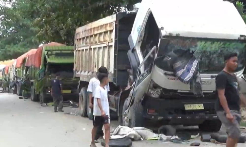 Kaki Bocah 9 Tahun Remuk Terlindas, Warga Tangerang Bakar dan Rusak Puluhan Truk
