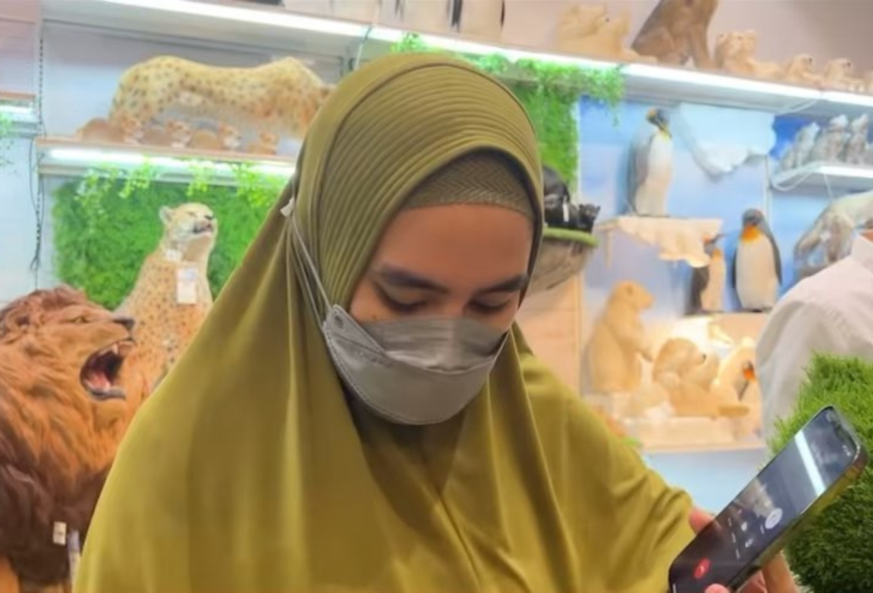 Kartika Putri Mantap Berhijrah, Kenakan Cadar dan Hapus Foto di Media Sosial
