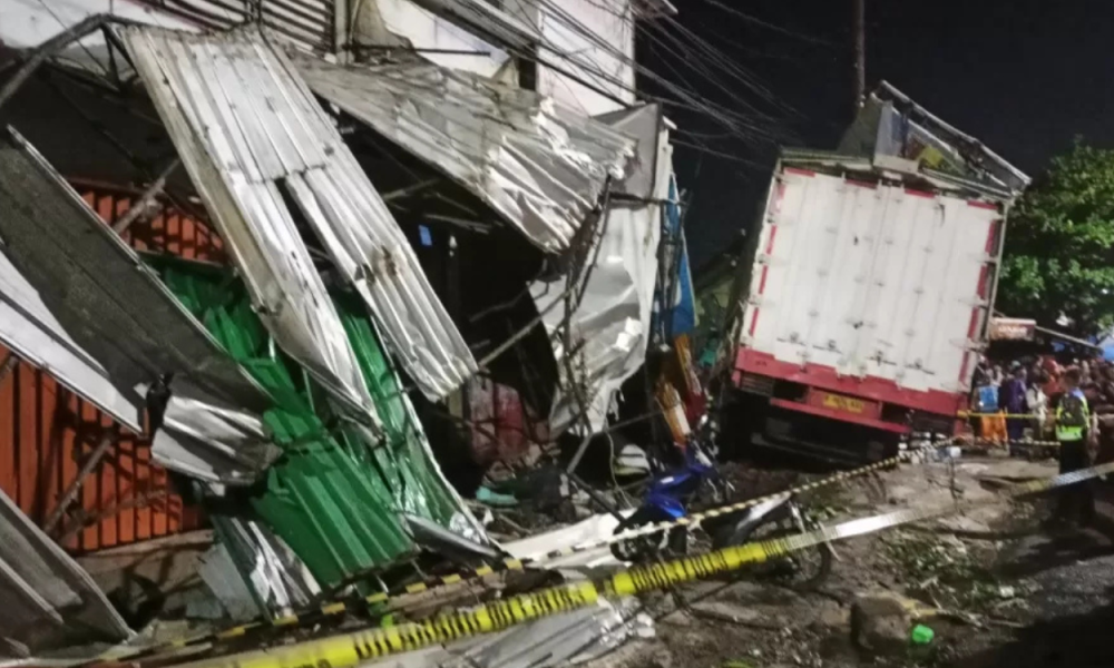 Kronologi Truk Rem Blong di Ngaliyan Semarang yang Tabrak Beberapa Bangunan, 2 Dikabarkan Tewas