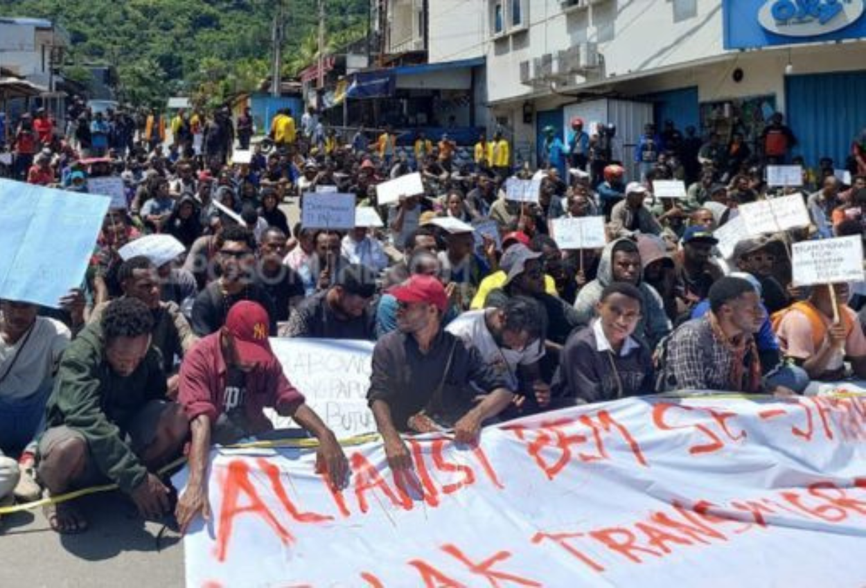 Mahasiswa Papua Demo Tolak Program Transmigrasi Presiden Prabowo