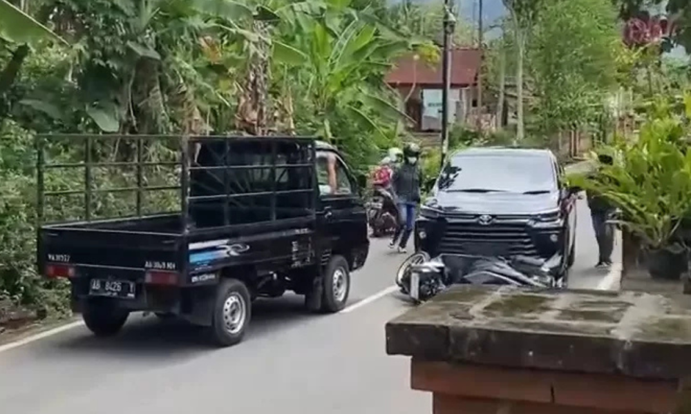 Pemotor Nekat Hadang Mobil Avanza hingga Terseret 50 Meter di Magelang, Begini Kronologinya