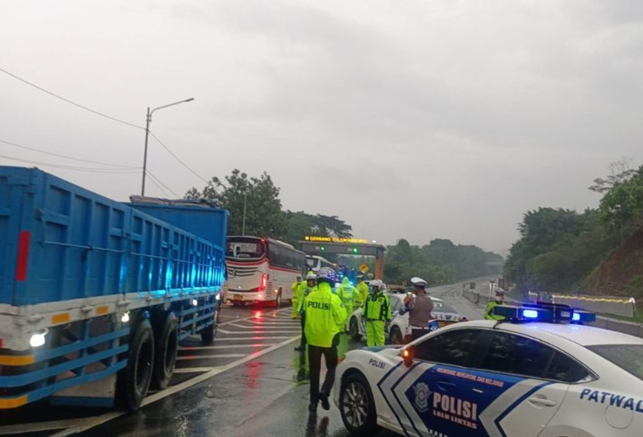 Polisi Ungkap Kronologi Tabrakan Beruntun di Cipularang yang Libatkan Belasan Kendaraan