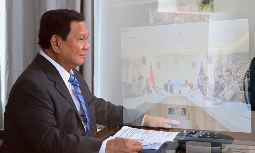 Prabowo Pimpin Rapat Terkait Bencana Erupsi Lewotobi Lewat Video Conference