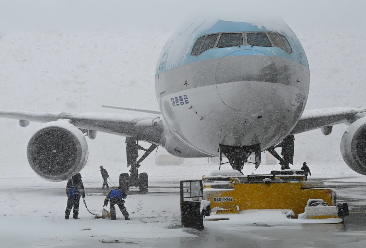Salju Lebat dan Tebal Landa Seoul Korea Selatan, Ratusan Penerbangan Ditunda