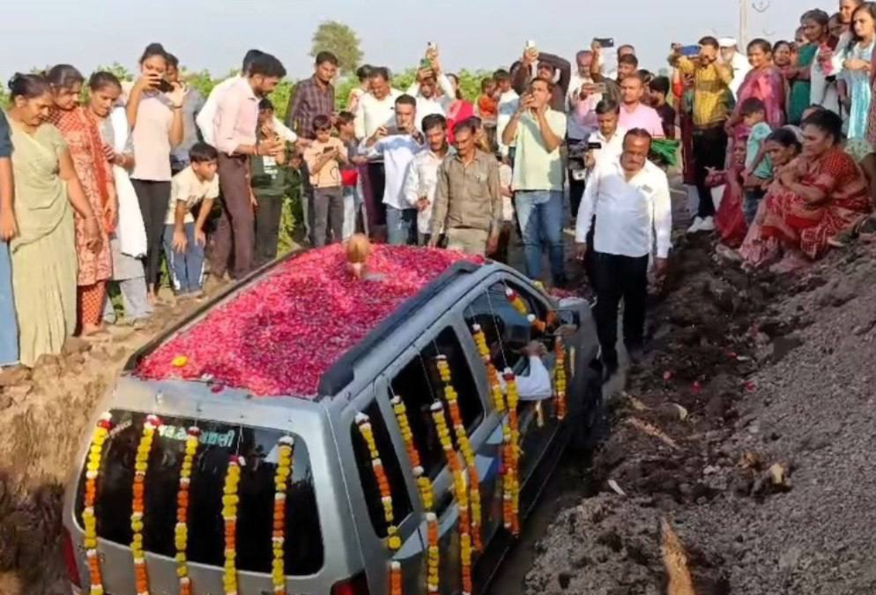Viral di India! Keluarga Ini Habiskan Rp72 Juta untuk Pemakaman Mobil Kesayangan