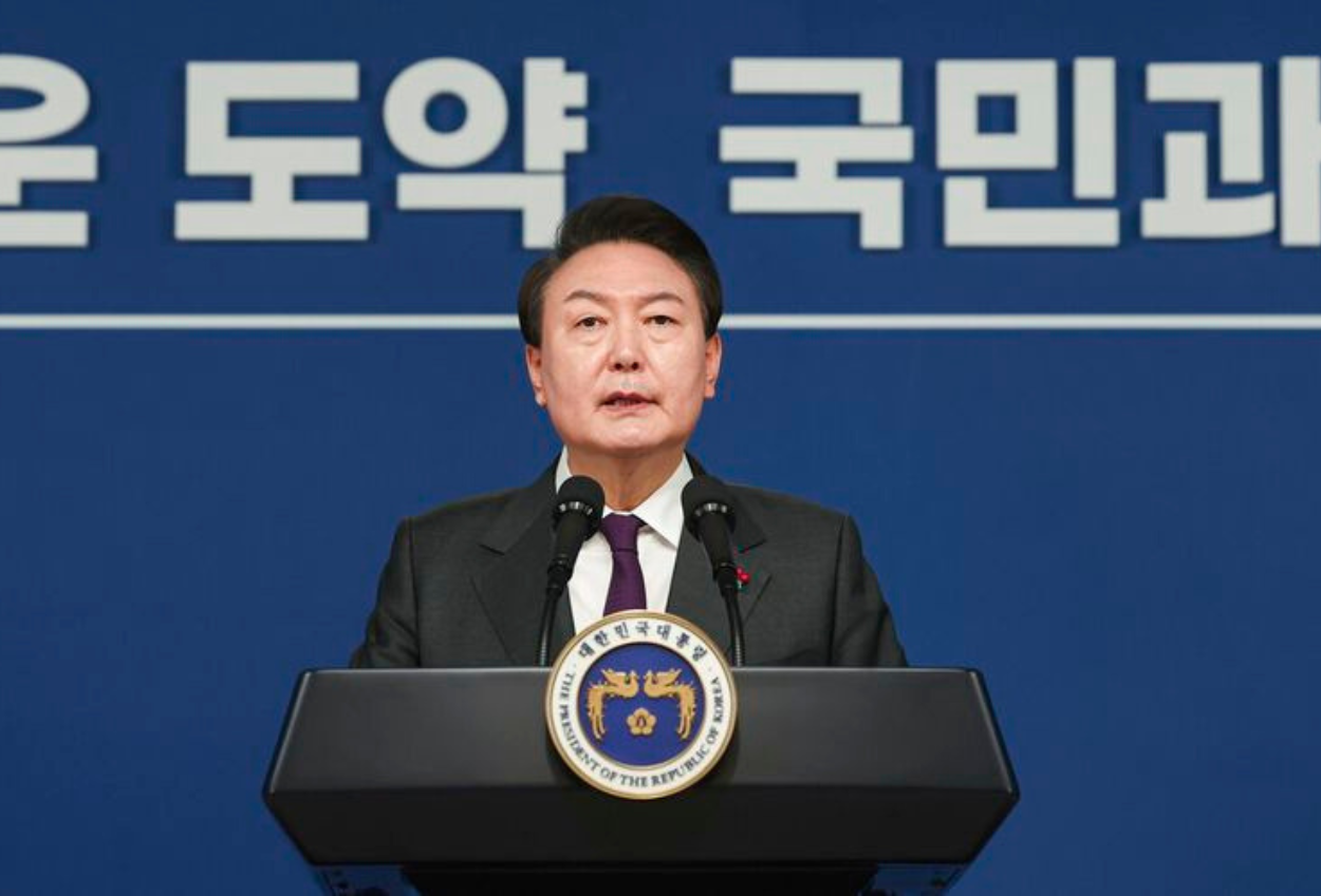 Alasan Presiden Korea Selatan Yoon Suk yeol Umumkan Darurat Militer secara Mendadak