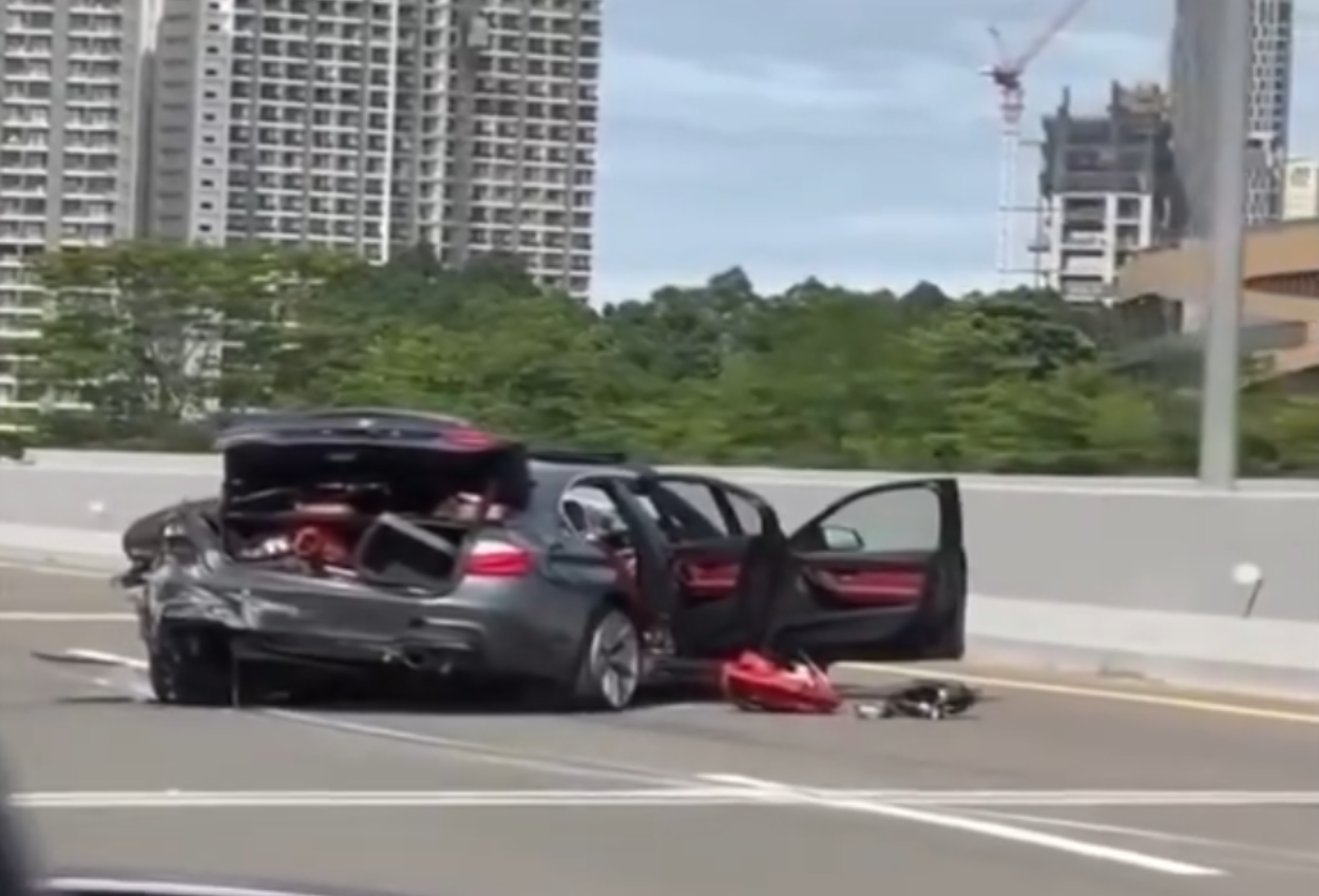 BMW Ringsek Parah Gegara Tabrak Mobil Pikap yang Pecah Ban di Tol Serpong Balaraja