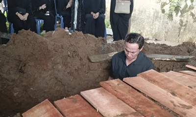 Ibunda Ussy Sulistiawaty Meninggal Dunia, Andhika Pratama Ikut Bantu Turun ke Liang Lahat