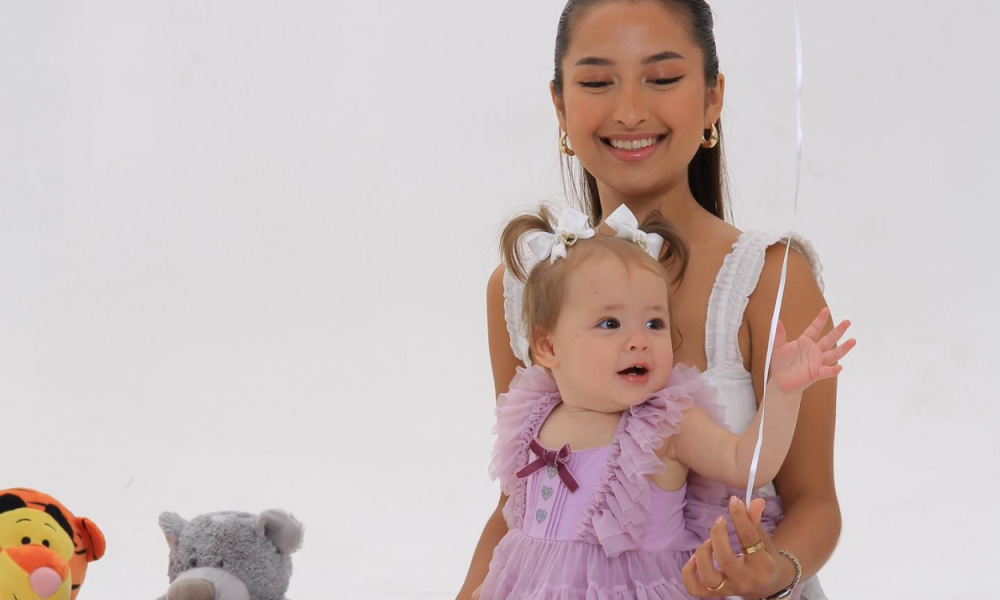 Kamari Anak Jennifer Coppen Panggil Almarhum Ayahnya Dali Wassink sambil Senyum