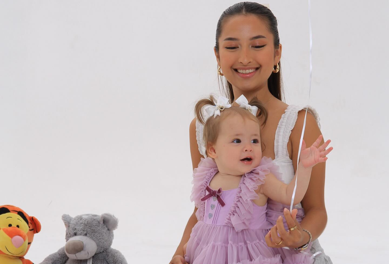 Kamari Anak Jennifer Coppen Panggil Almarhum Ayahnya Dali Wassink sambil Senyum