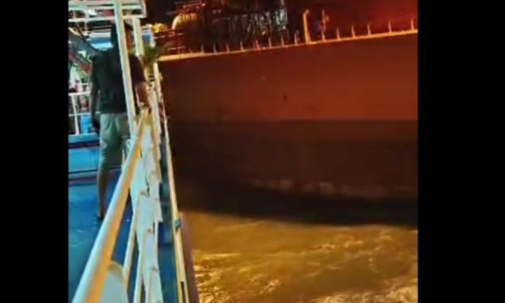 Kapal Feri Tabrakan dengan Kapal Tangker di Pelabuhan Merak, Diduga Akibat Cuaca Buruk
