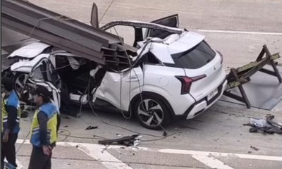 Laka Lantas di Tol Desari, Mobil Ringsek Parah Tertimpa Baja Konstruksi