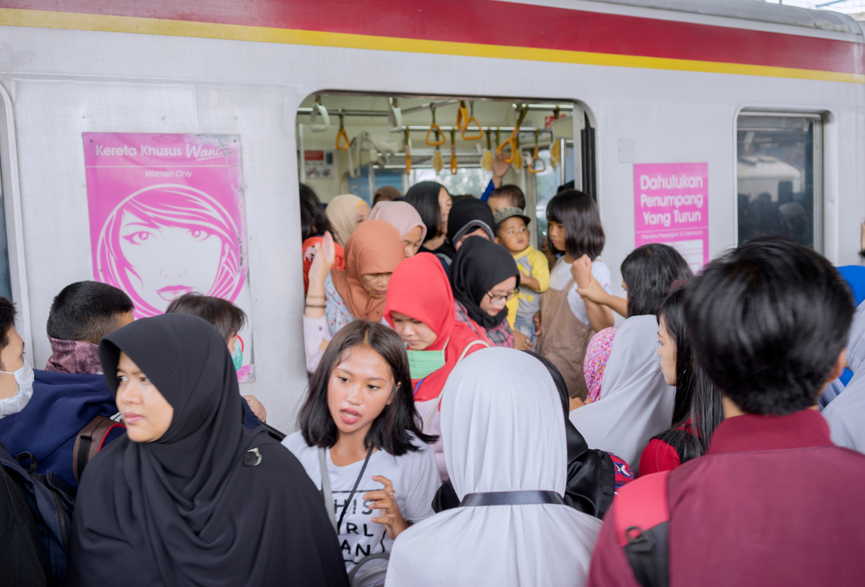 Maruarar Sirait Dorong KRL Ekspres demi Kemudahan Mobilitas Pekerja