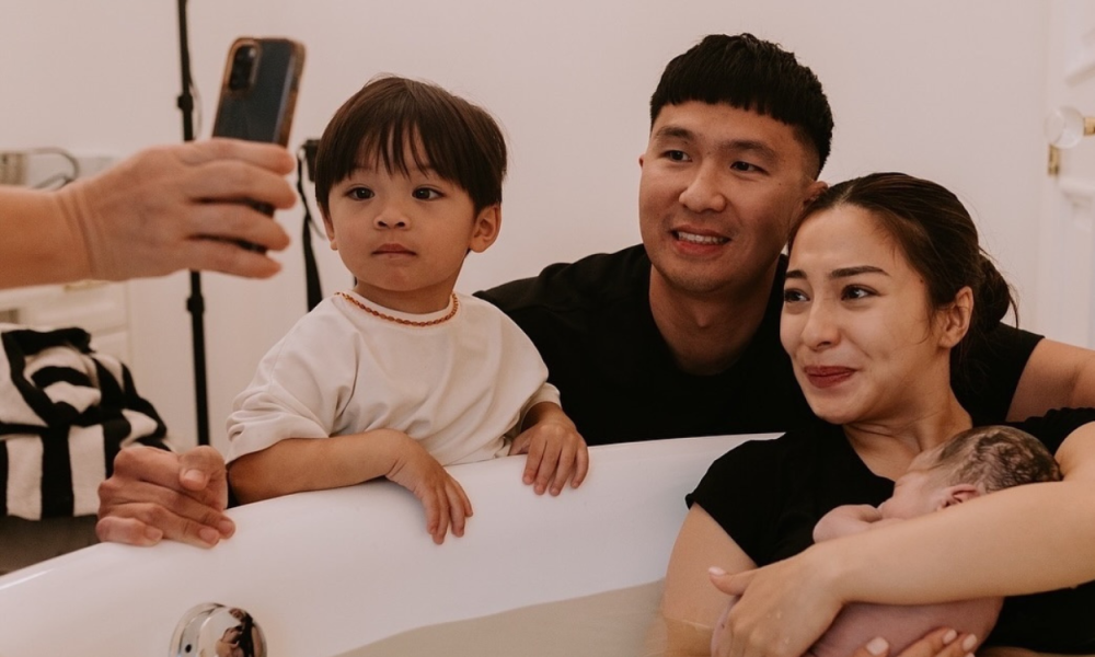 Nikita Willy Melahirkan Anak Kedua di Amerika Serikat dengan Metode 'Water Birth'