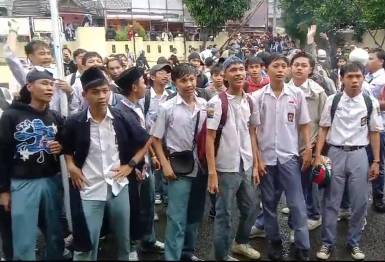 Ratusan Siswa SMK YKTB Bogor Geruduk Polsek Ciomas, Tuntut Keadilan untuk AF