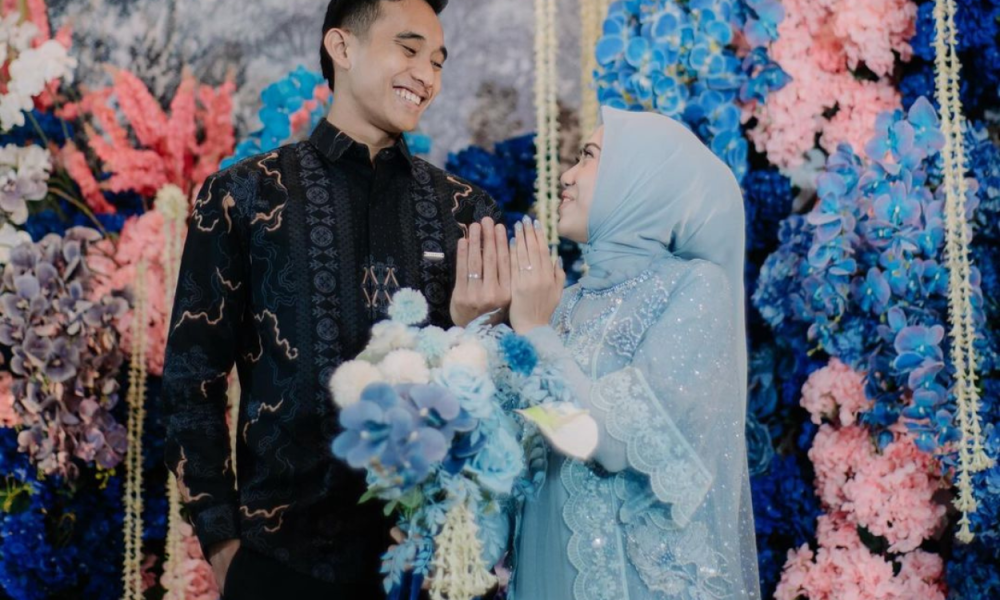 Rizky Ridho Resmi Lamaran dengan Sendy Aulia, Tampil Manis dengan Busana Serba Biru