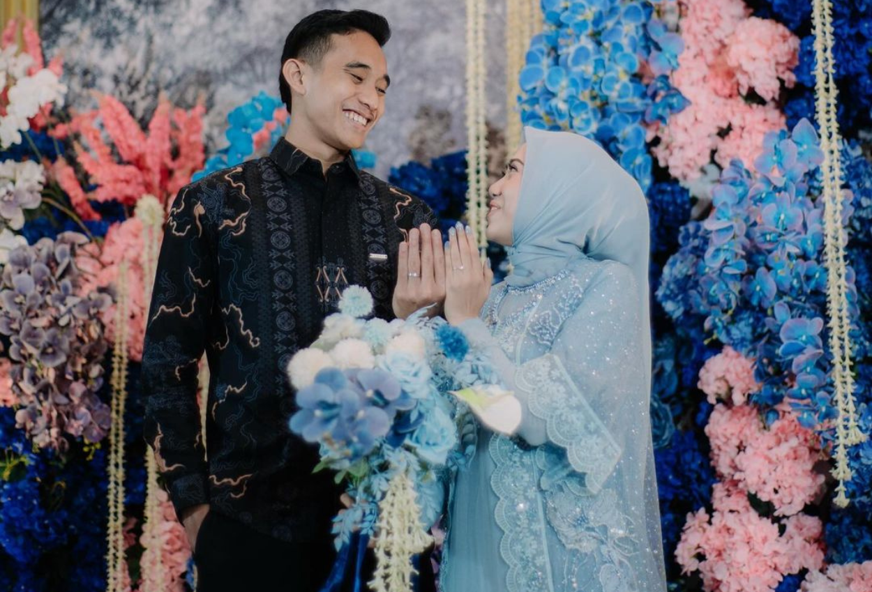 Rizky Ridho Resmi Lamaran dengan Sendy Aulia, Tampil Manis dengan Busana Serba Biru
